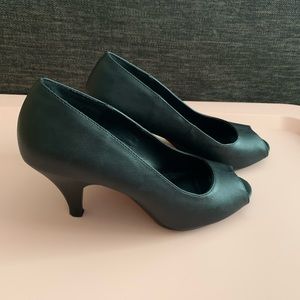 Retro style Black Peep Toe Pumps